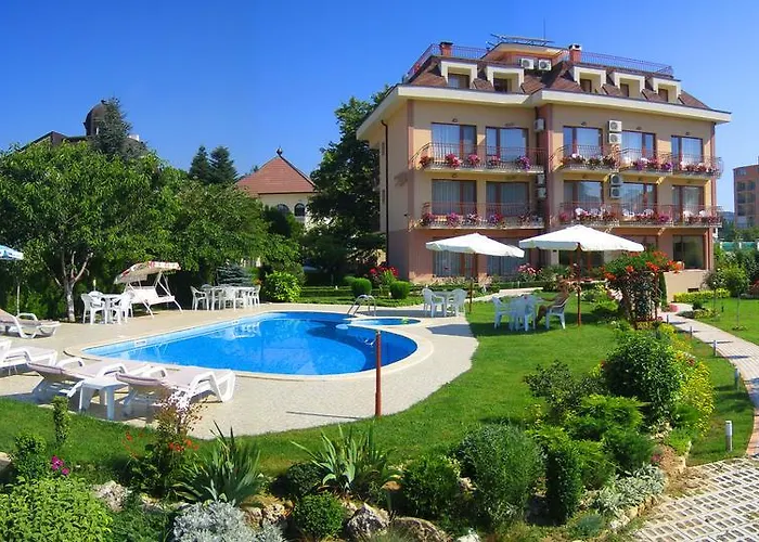Family Vega سينتس قسطنطين وهيلينا