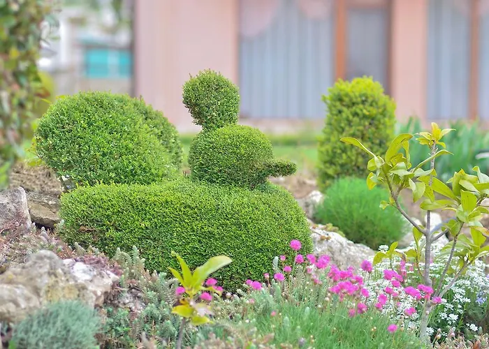 Family Vega سينتس قسطنطين وهيلينا